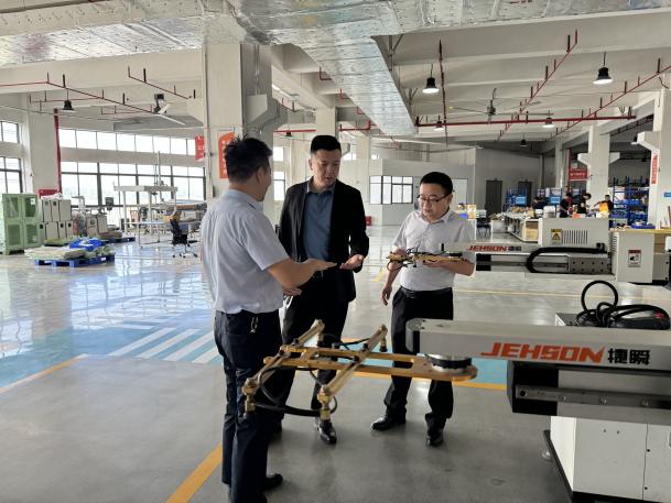 1732687656560760.jpeg v.jpeg